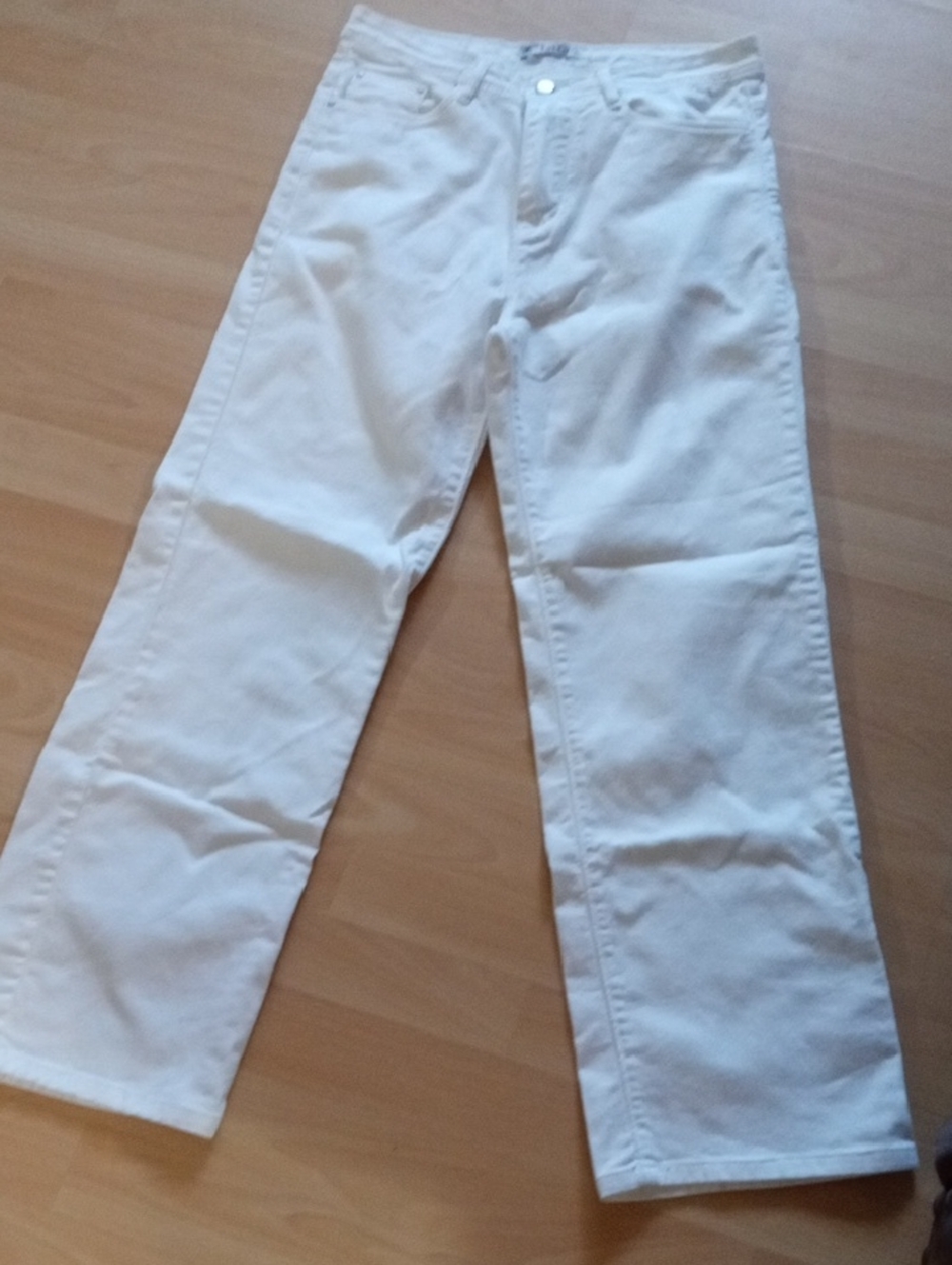 TAkE EXTRA 50% OFF White Button-Front Jeans